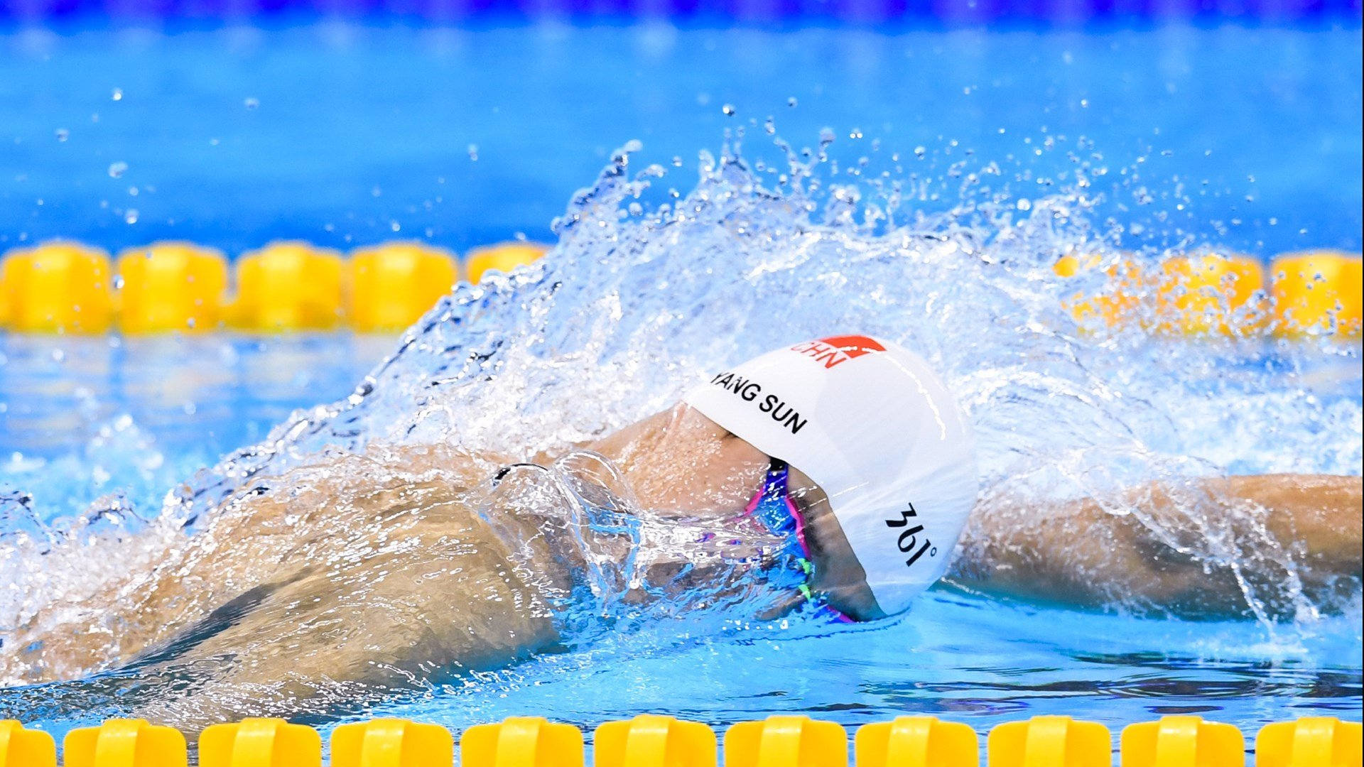 G2前途光明!,Doinb新星重要助攻表现突出观众掌声雷动